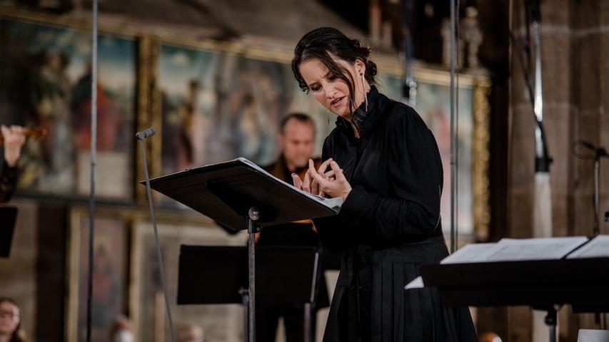 Das Programm "Erlösung" ist die erste intensive Auseinandersetzung Anna Prohaskas mit der Musik Johann Sebastian Bachs. 