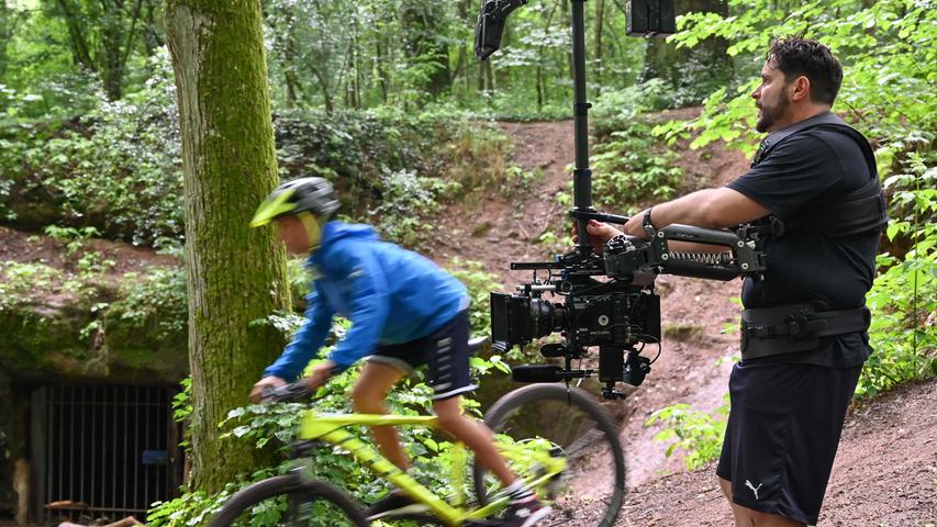 Nach den Übungen auf dem Sportplatz werden im „Saugraben“ noch einige Aktion-Bilder gedreht.   