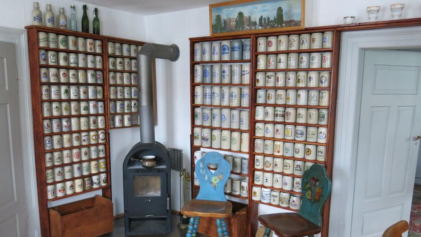Die Sammlung mit 325 Bierkrügen wurde auf mehrere gemütliche Ecken im "Haus Kupfmüller" verteilt.
