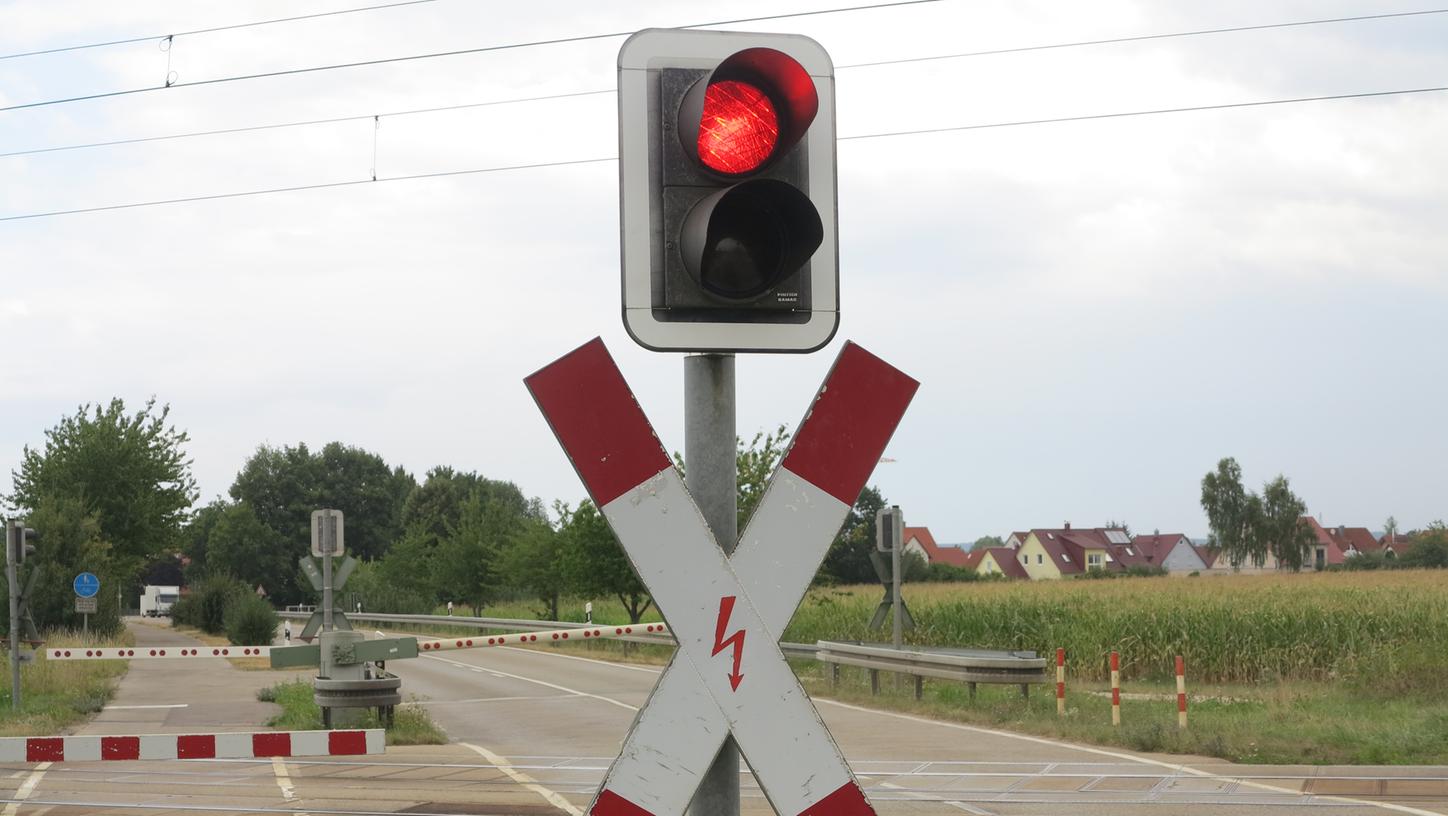 Rotes Licht für die Autofahrer und jetzt auch für einen Straßentunnel bei Laubenzedel. Der Landkreis hat damit seine bisherige Position revidiert.