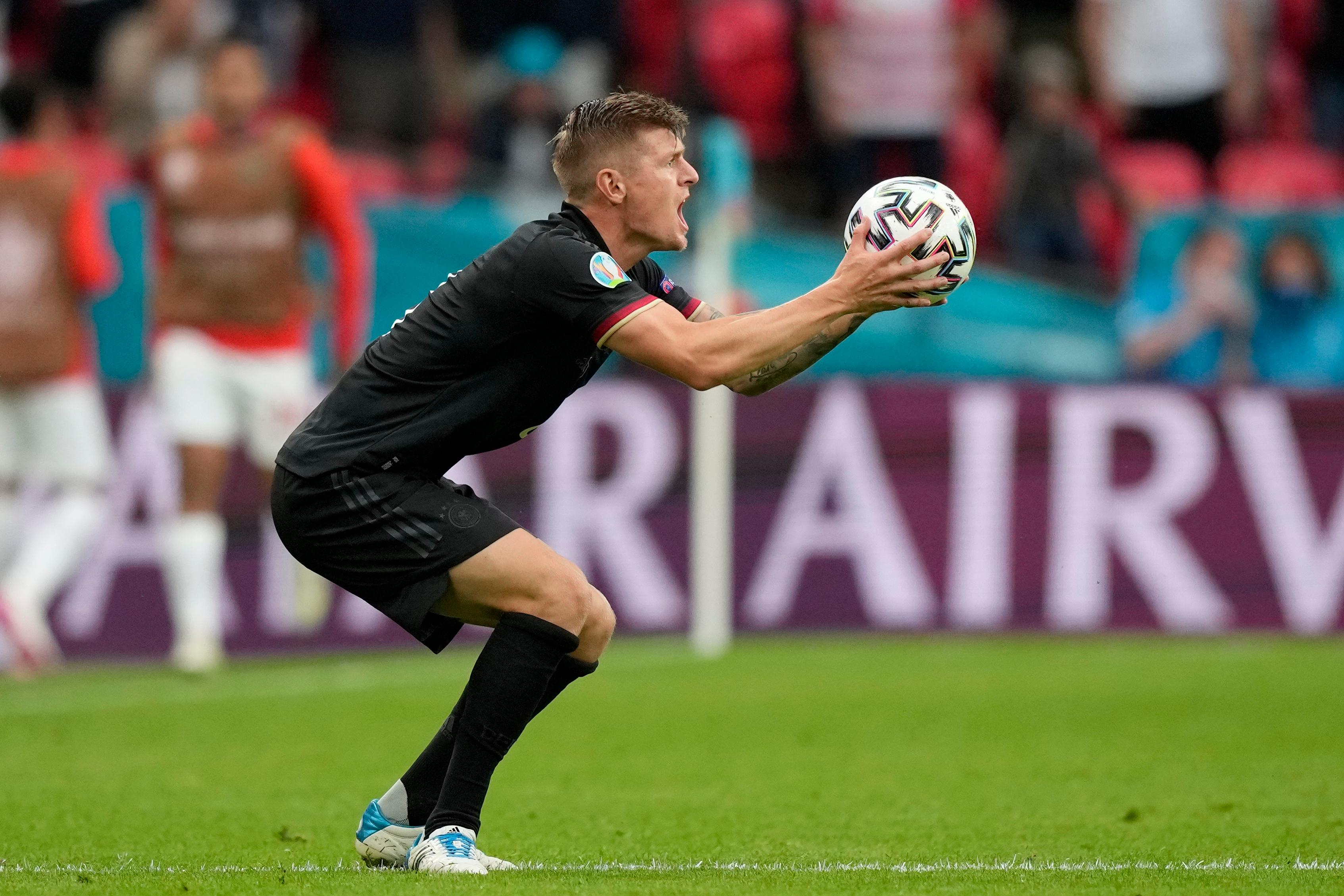 Zu Beginn mit einigen guten Ballgewinnen, dann aber wieder eher sachlicher Verwalter als kreativer Gestalter und mit einem Fehler vor dem 0:1. Im Endeffekt zu wenig, um seine vielen Kritiker zu überzeugen