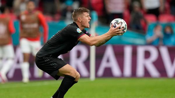 Zu Beginn mit einigen guten Ballgewinnen, dann aber wieder eher sachlicher Verwalter als kreativer Gestalter und mit einem Fehler vor dem 0:1. Im Endeffekt zu wenig, um seine vielen Kritiker zu überzeugen