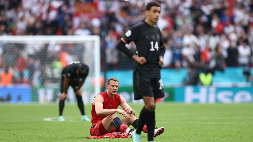 MF Dnes (Tschechien): "Wie müssen sich die deutschen Fußballer gefühlt haben, als ihre Nationalhymne erklang, aber von lautstarken Buhrufen der englischen Fans übertönt wurde? Wohl nicht besonders gut. Doch dieses Gefühl dürfte immer noch angenehmer gewesen sein als das der Enttäuschung über das Ausscheiden aus der EM im Achtelfinale zwei Stunden später. England - Deutschland 2:0!"