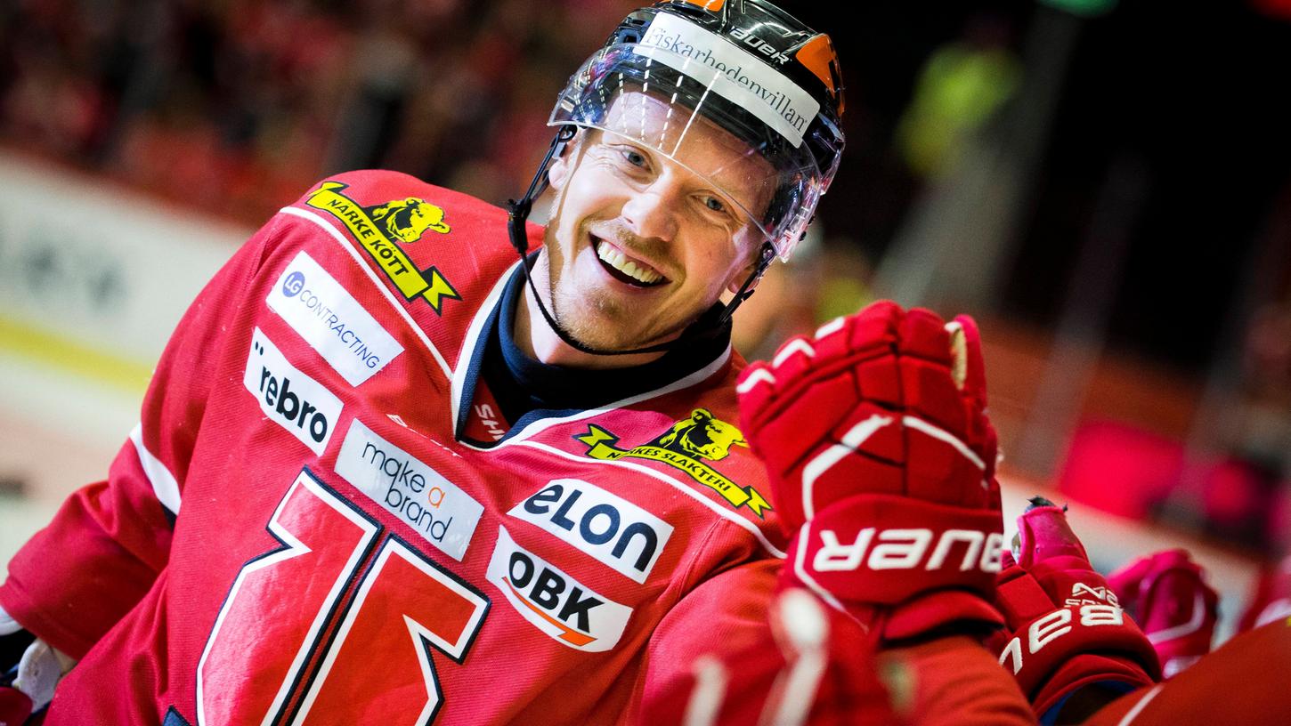 In der Saison 2019/2020 hatte Ryan Stoa gut lachen: Für den Örebro KH hat der US-Amerikaner 19 Mal getroffen.
In der Saison 2019/2020 hatte Ryan Stoa gut lachen: Für den Örebro KH hat der US-Amerikaner 19 Mal getroffen.