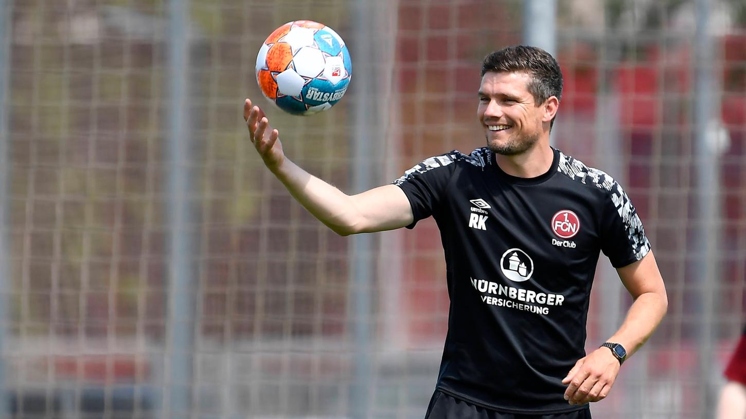 FCN-Trainer Robert Klauß arbeitet mit seiner Mannschaft bereits fleißig auf den ersten Spieltag hin. FCN-Trainer Robert Klauß arbeitet mit seiner Mannschaft bereits fleißig auf den ersten Spieltag hin.