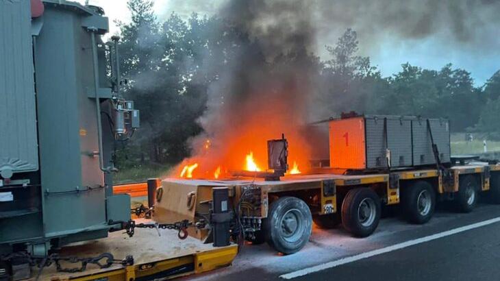 Beim Eintreffen der Röthenbacher Feuerwehr drohte das Feuer auf den Trafo überzugreifen. Beim Eintreffen der Röthenbacher Feuerwehr drohte das Feuer auf den Trafo überzugreifen.