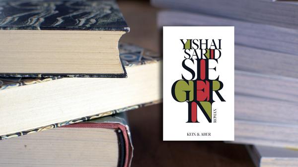 Ein Buch aus und über Israel, aber beileibe kein optimistisches: "Siegerin" von Yishai Sarid blickt auf die Verfasstheit dieses Staates, der für seine Selbstverteidigung einen hohen Preis zahlt. Und zwar mit dem Pflichtwehrdienst – manche Israelis kehren fürs Leben traumatisiert aus der Armee heim. Der Roman erzählt davon aus der Innensicht einer Militärpsychologin und Militaristin, eine einnehmende, aber problematische Figur. Für Sarid ist nicht der Nahost-Konflikt die zentrale Frage, sondern die Abgründe seiner Heldin. Hart und klar im Stil und streitbar in der Aussage. (Kein & Aber, 22 Euro) Isabel Lauer