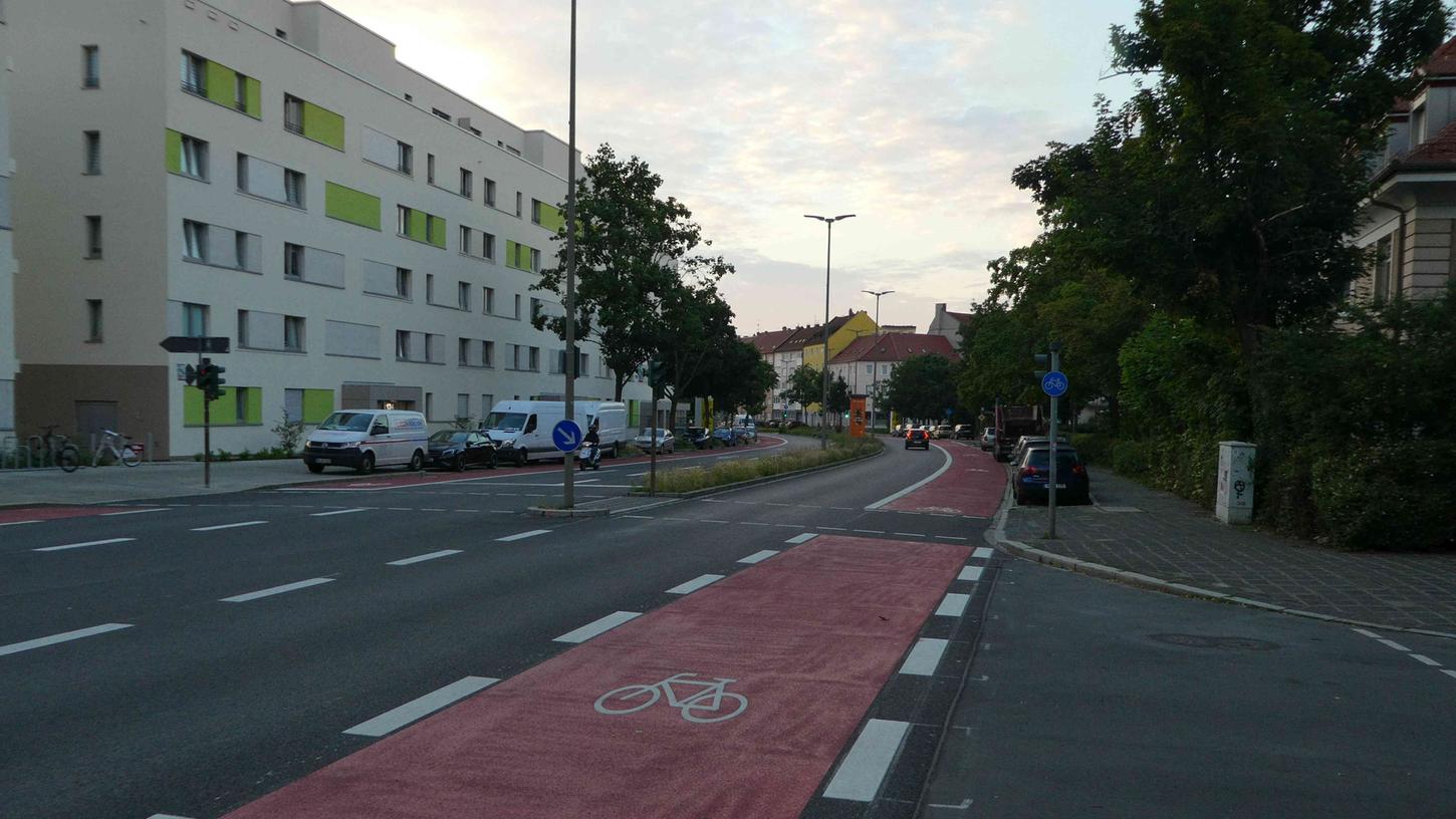 Das sind die neuen Radstreifen entlang der Pillenreuther Straße Das sind die neuen Radstreifen entlang der Pillenreuther Straße