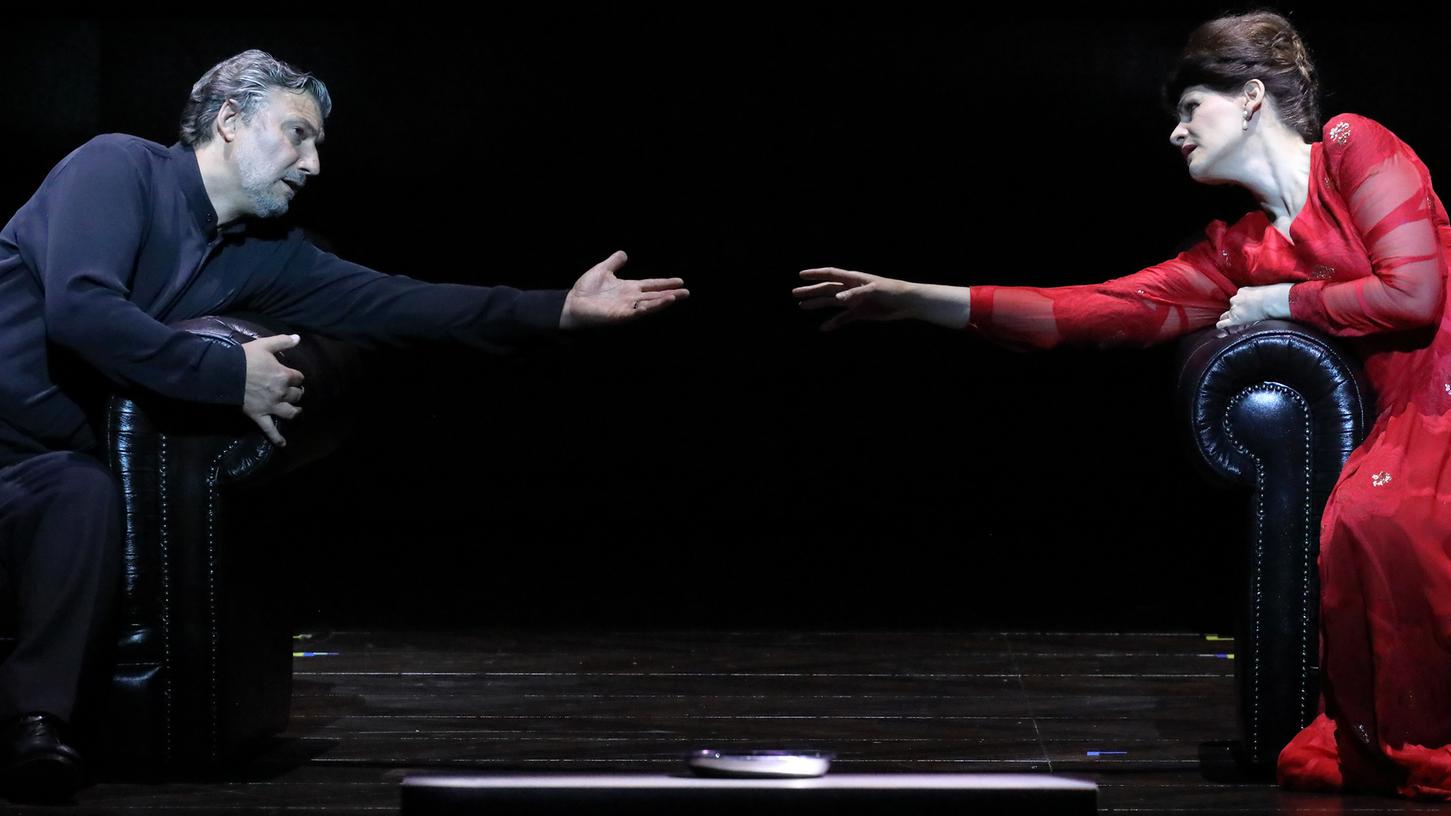 Ein Liebespaar, das nicht zueinander findet. Tristan (Jonas Kaufmann) und Isolde (Anja Harteros) bieten in München große Oper.
Ein Liebespaar, das nicht zueinander findet. Tristan (Jonas Kaufmann) und Isolde (Anja Harteros) bieten in München große Oper.