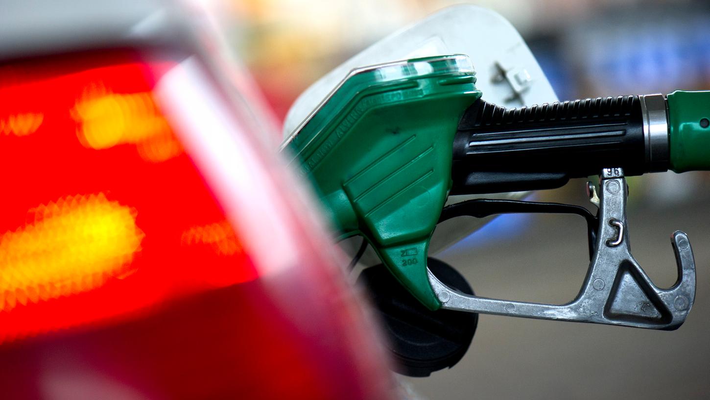Autofahrer müssen derzeit für eine volle Tankfüllung deutlich mehr bezahlen. 