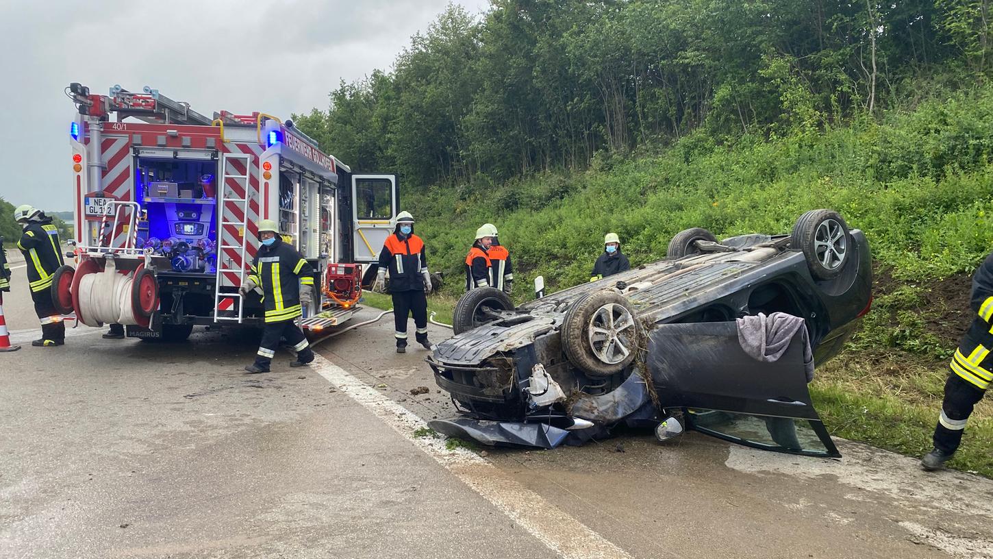 Schwerer Unfall bei Bad Windsheim: Autos überschlagen sich nach Zusammenstoß Schwerer Unfall bei Bad Windsheim: Autos überschlagen sich nach Zusammenstoß