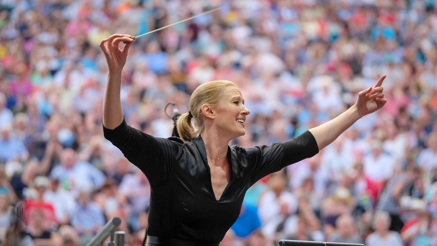 Generalmusikdirektorin Joana Mallwitz dirigierte das Klassik Open Air im Jahr 2019.
Generalmusikdirektorin Joana Mallwitz dirigierte das Klassik Open Air im Jahr 2019.
