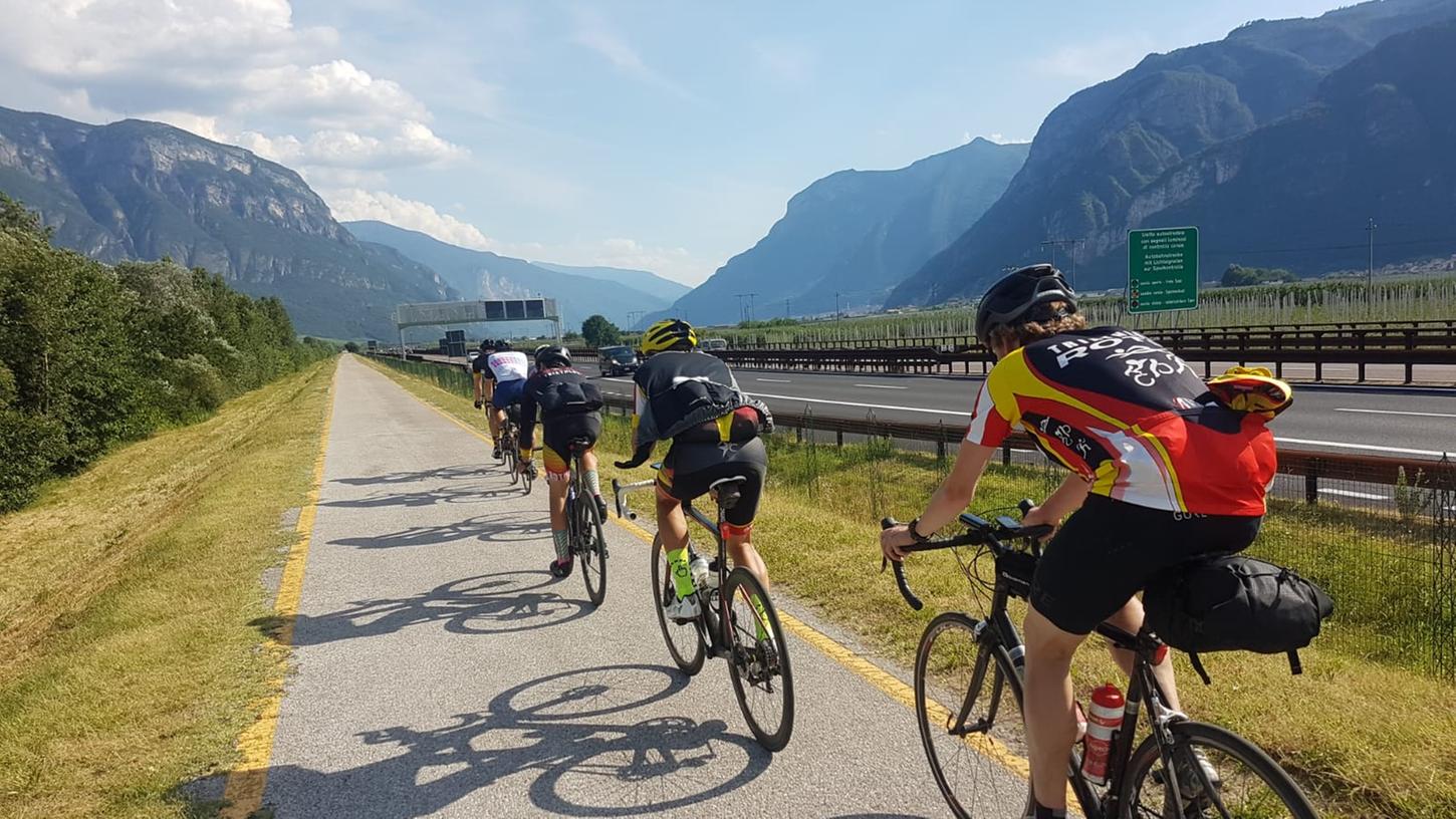 Sportliche Höchstleistung bei bester Aussicht. Der Weg von Roth an den Gardasee führte die Radlergruppe über den Brenner Pass.