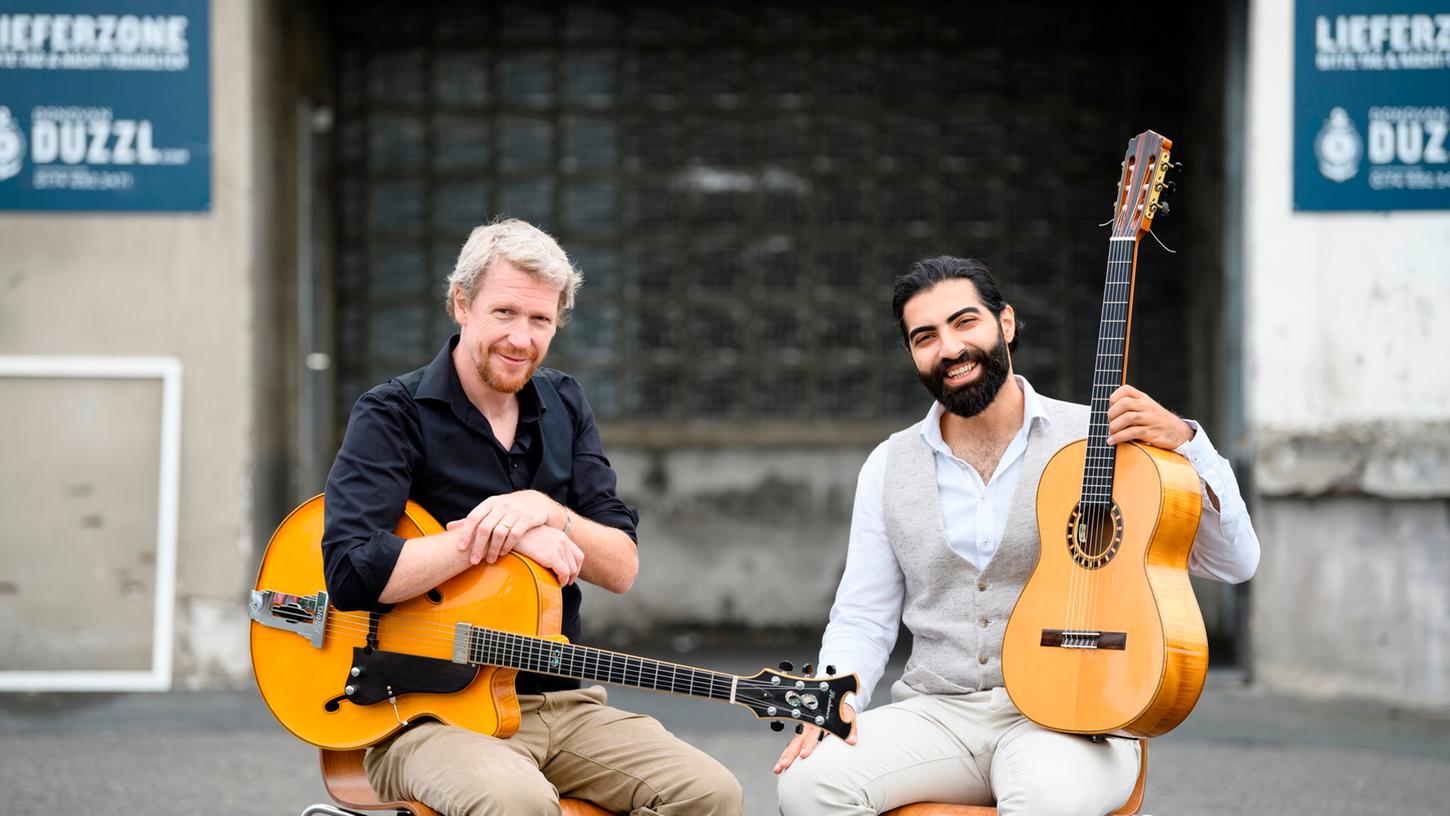 Frank Wuppinger und Ozan Coşkun verzaubern ihre Zuhörer mit saitenweise handgemachtem Gitarrenspiel auf höchstem Niveau.