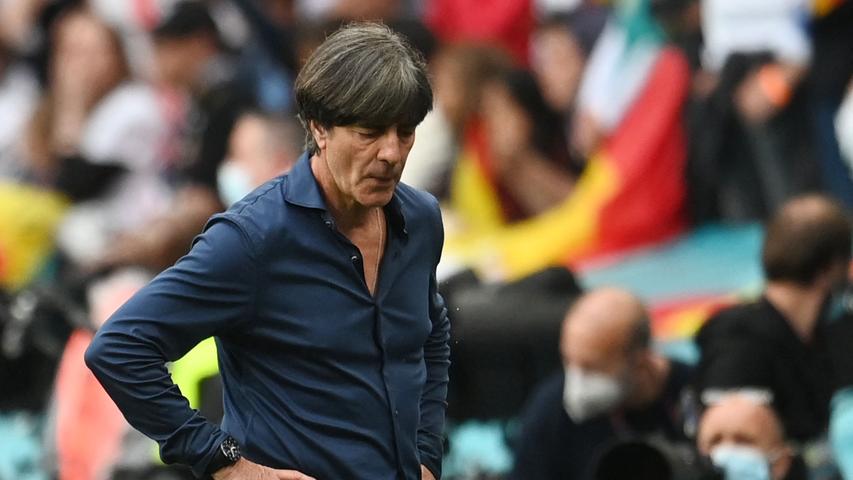 Es sah düster aus: Joachim Löw während des EM-Spiels England gegen Deutschland. Der Rekord-Bundestrainer hörte diese Woche auf. Eine Ära geht damit zu Ende.
