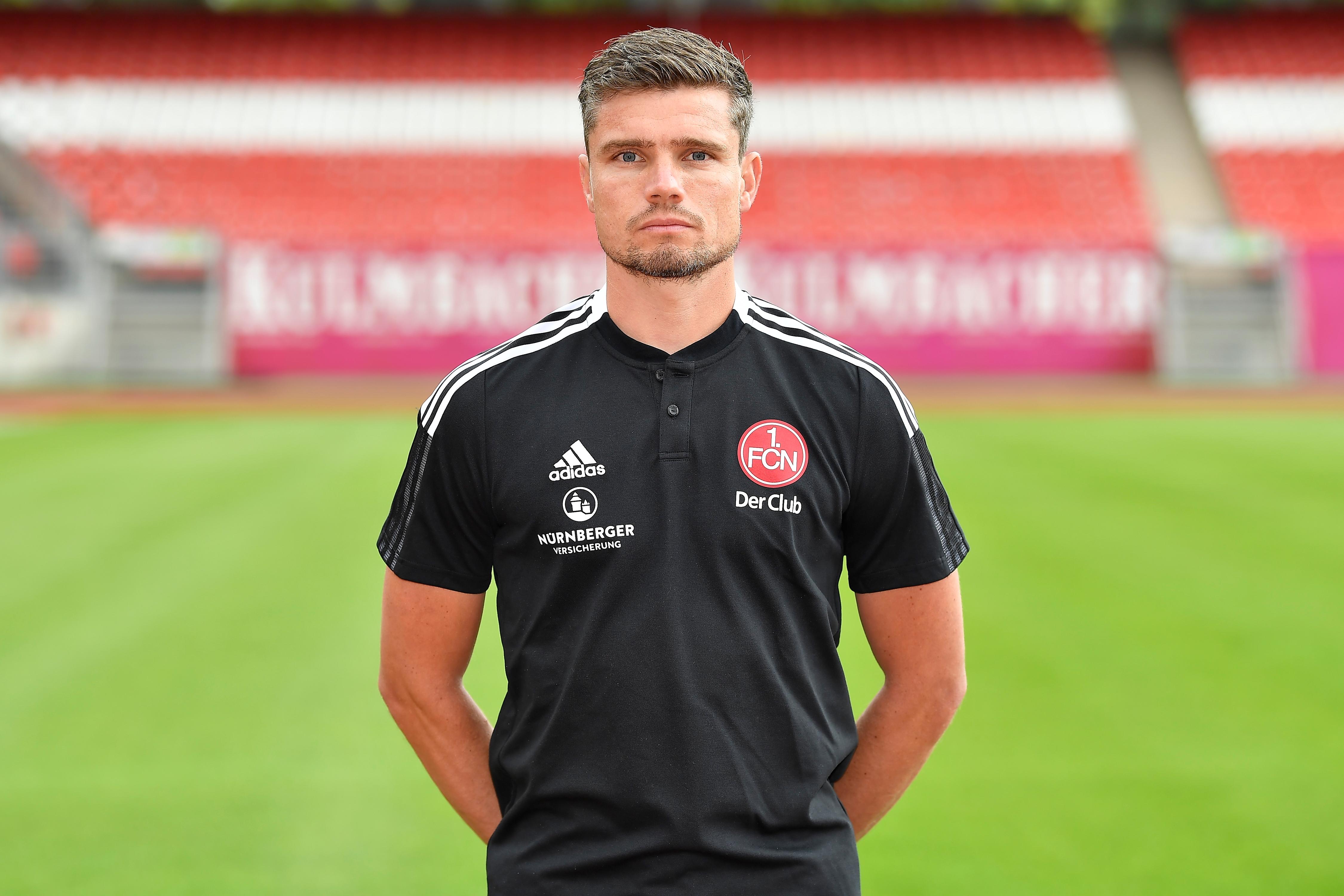 Ruckkehr Der Streifen Der Fcn Prasentiert Das Neue Trikot 1 Fc Nurnberg Nordbayern