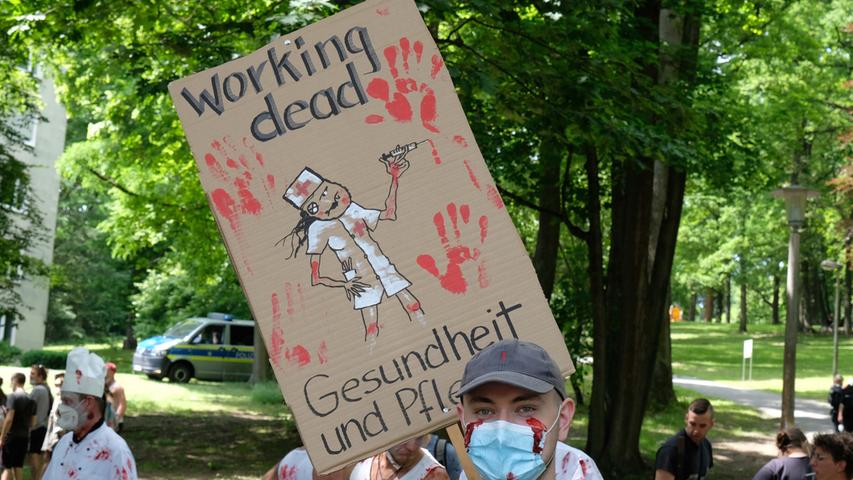 Kritik an den Reichen: Linke Kundgebung in Nürnbergs Nobelviertel