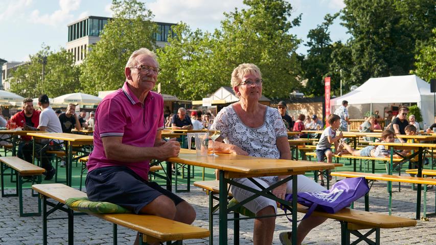 Sommer-Freiheit, Koffer, Lindenhain: Fürth genießt ein Wochenende voller Programm
