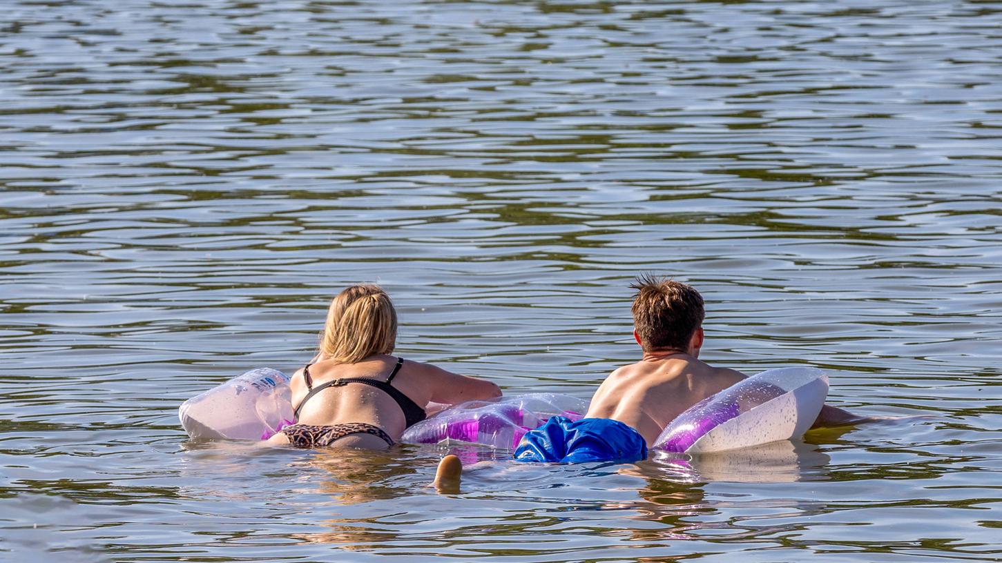 Hautausschläge und Entzündungen nach dem Schwimmen: Auslöser dafür können kleine parasitäre Larven sein.