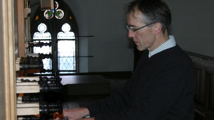 Der Organist Toni Rotter eröffnet den herzoSommer am Samstag, 24. Juli 2021, 20 Uhr, in der Stadtpfarrkirche Sankt Magdalena.