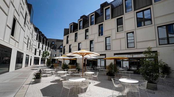 Die Gastronomie ist seit Mittwoch geöffnet. Die Brasserie Nitz bewirtet die Gäste auch auf der großen Terrasse.