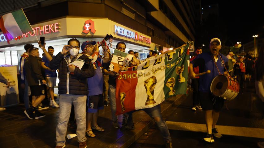 Italien ist im EM-Finale: Fans feiern ausgelassen am Plärrer