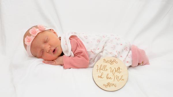 Die kleine Mila erblickte am 2. Juli im Klinikum Nürnberg Süd das Licht der Welt. Sie misst stolze 48 Zentimeter und wiegt 2600 Gramm.