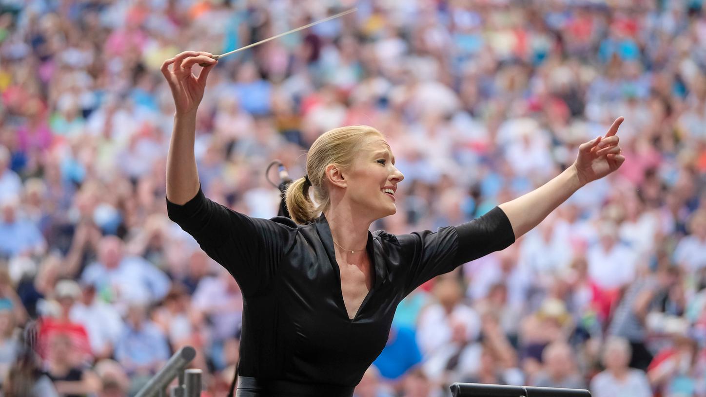 So wird's auch diesen Sommer leider nicht werden: Joana Mallwitz beim letzten Klassik Open Air 2019. So wird's auch diesen Sommer leider nicht werden: Joana Mallwitz beim letzten Klassik Open Air 2019.