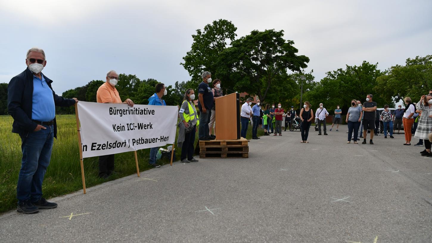 Neben dem Postbauerer Friedhof hatten die Gegner des geplanten ICE-Werkes eine Bürgerinitiative gegründet: Sie hatten jetzt Erfolg.