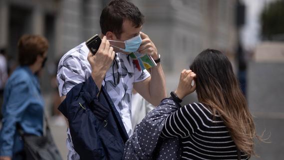 Corona-Zahlen explodieren: Spanien führt wieder Maskenpflicht im Freien ein