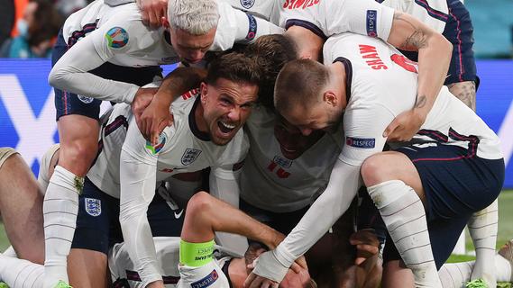 Strittige Szene! England beendet Dänemark-Märchen - und steht erstmals im EM-Finale