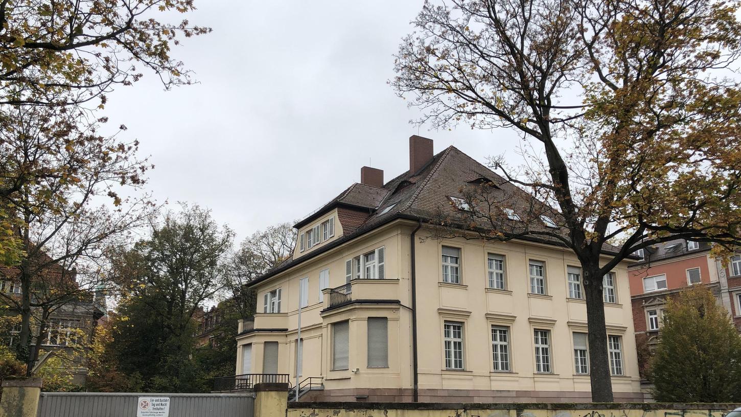 Geheimnisumwittert: Die ehemaligen BND-Villa in St. Johannis steht jetzt zum Verkauf.