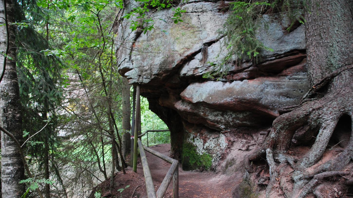 Die Wege entlang der Schwarzachklamm sind bei Ausflüglern aus der ganzen Region beliebt (Bild zeigt nicht den Unfallort).
Die Wege entlang der Schwarzachklamm sind bei Ausflüglern aus der ganzen Region beliebt (Bild zeigt nicht den Unfallort).