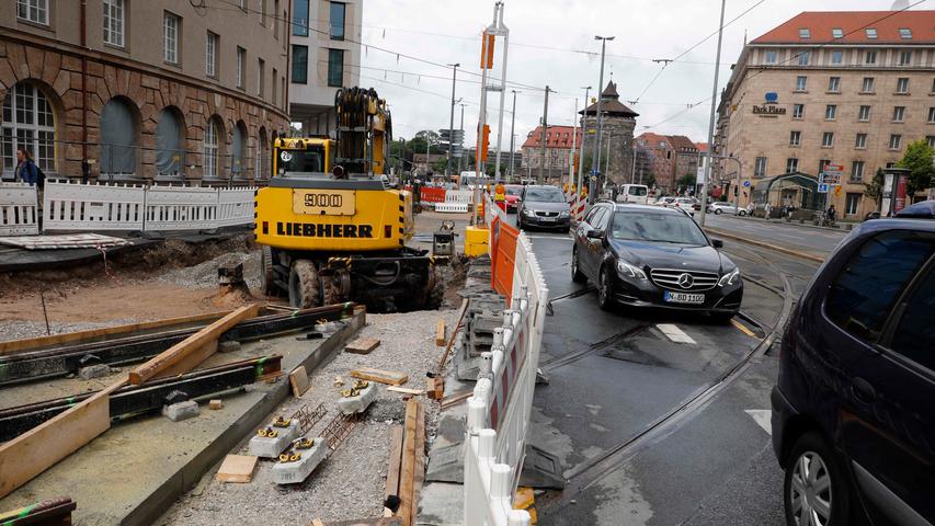 Auf der Bahnhofstraße am Hauptbahnhof geht es noch längere Zeit beengt zu. Auf der Bahnhofstraße am Hauptbahnhof geht es noch längere Zeit beengt zu.