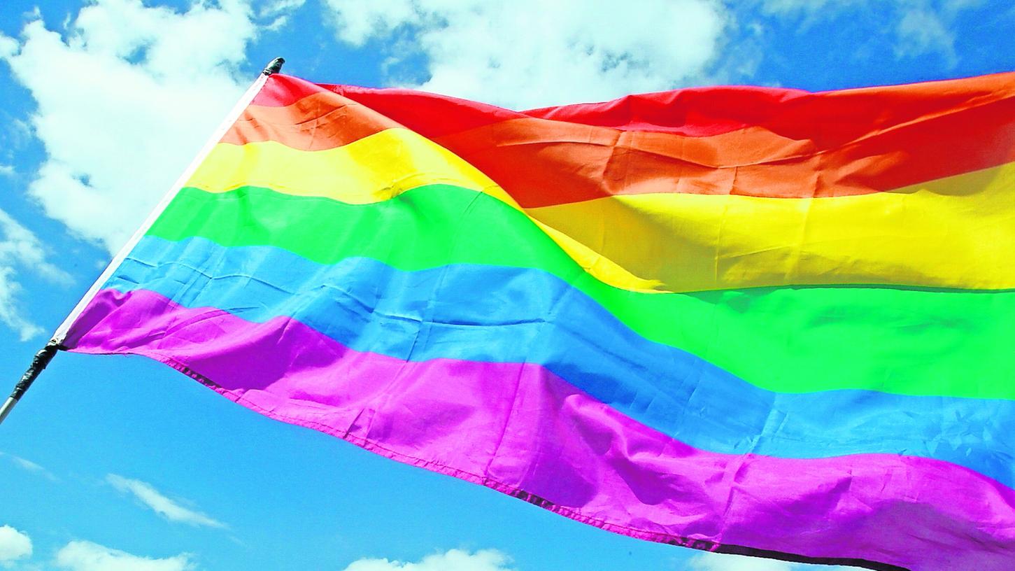 Die Regenbogenfahne gilt als Symbol der queeren Community - und wird zukünftig auch einen ICE zieren.