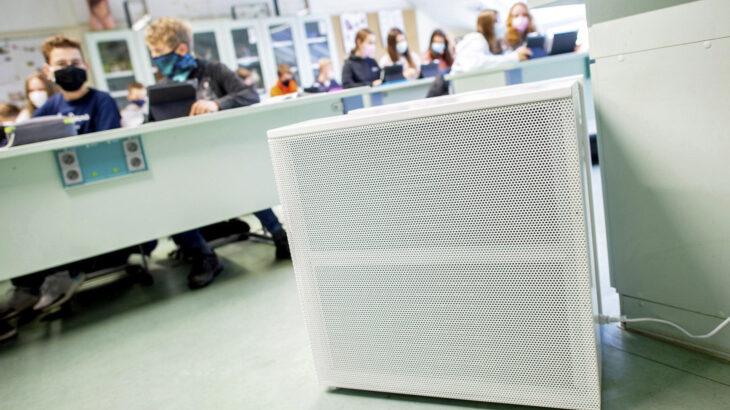 Mobile Luftfilter für Klassenzimmer verspricht Markus Söder für den Beginn des nächsten Schuljahres im September für alle Schulen in Bayern. Das sorgt für allerlei Irritationen bei den hiesigen Bürgermeistern. Mobile Luftfilter für Klassenzimmer verspricht Markus Söder für den Beginn des nächsten Schuljahres im September für alle Schulen in Bayern. Das sorgt für allerlei Irritationen bei den hiesigen Bürgermeistern.