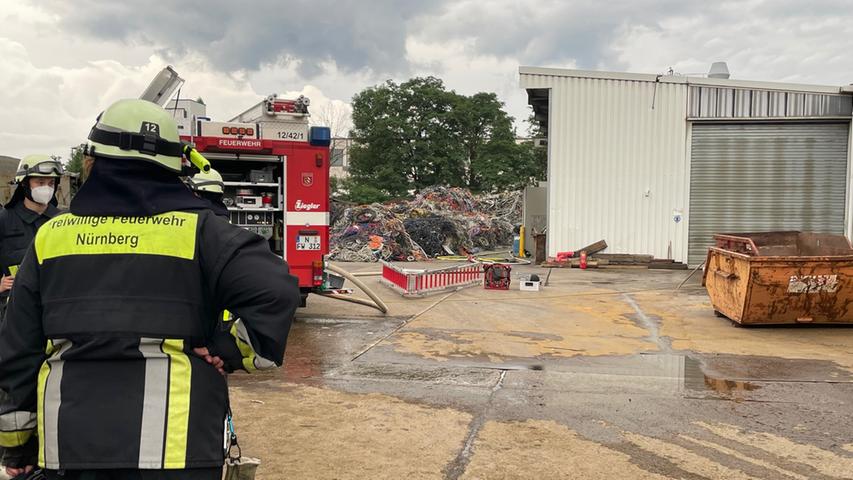 Am Donnerstag gegen 16.30 Uhr geriet die Anlage in einem Recyclingbetrieb für Schrott im Nürnberger Stadtteil Großgründlach im Norden der Stadt in Brand.