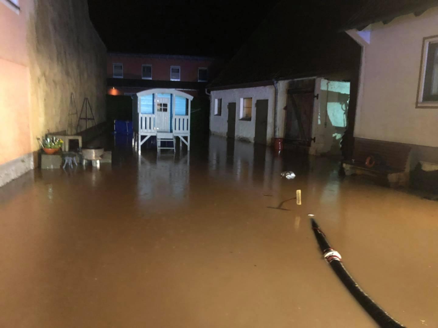 So konnte das Volllaufen des angrenzenden Kellers zum großen Teil verhindert werden. 