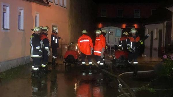 Die Freiwillige Feuerwehr Markt Bibart war mehr als drei Stunden im Einsatz. Weitere Einsätze am Freitag sind zu erwarten.