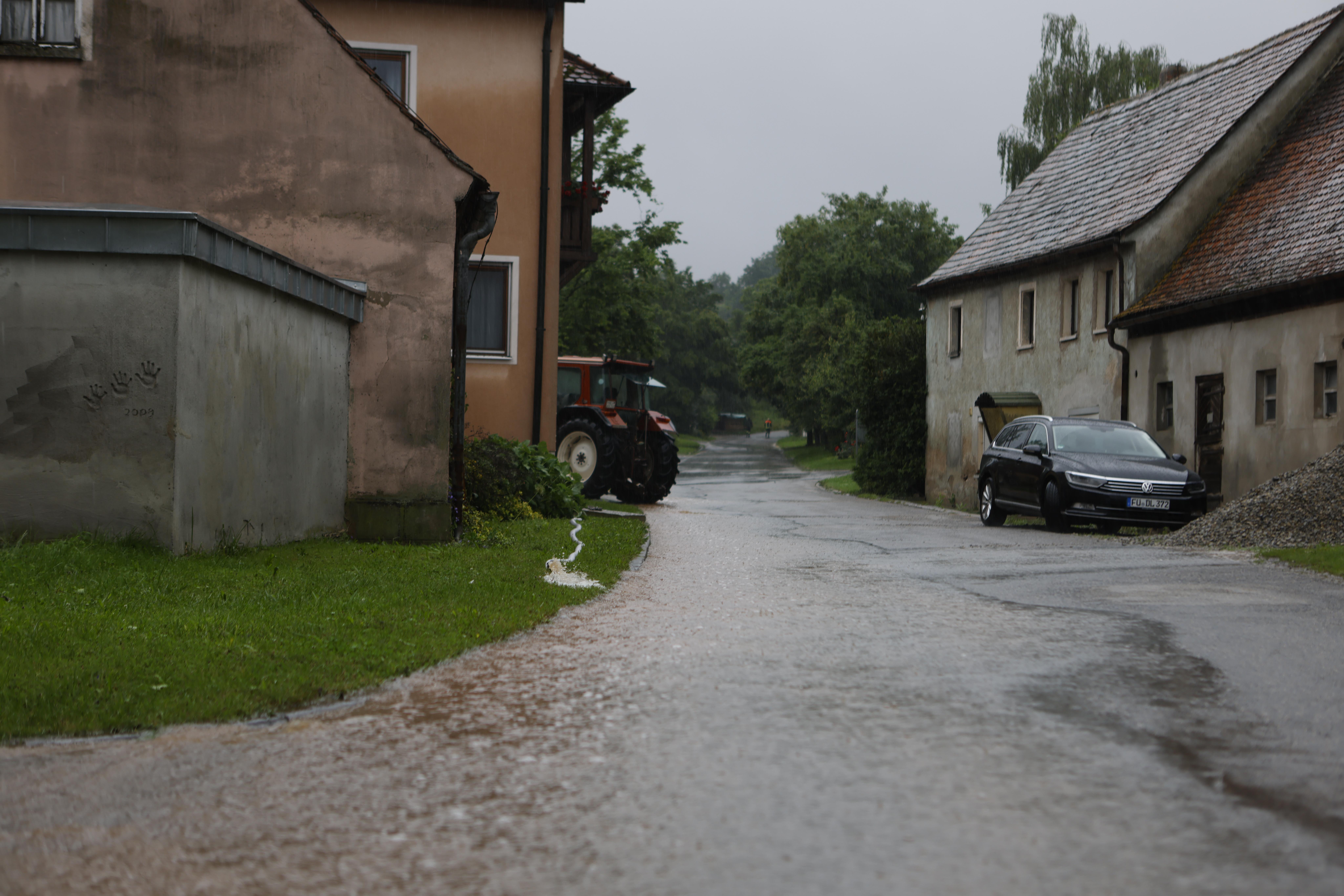 Bäche traten zum Teil über die Ufer. 