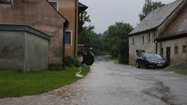 Bäche traten zum Teil über die Ufer.