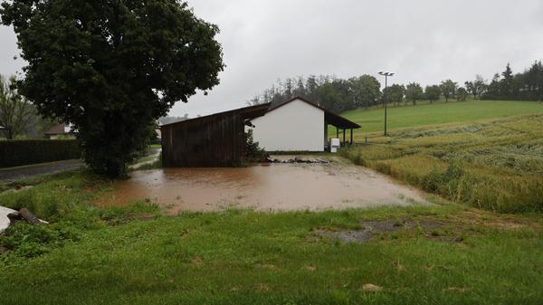 Der Wetterdienst meldet im Laufe des Tages weitere Regenschauer.