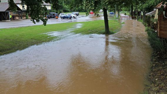 Erneute Wetter-Warnungen: Hochwasser in bebauten Gebieten Frankens droht