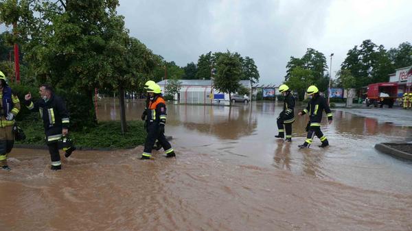 Zahlreiche Feuerwehrleute waren im Einsatz.