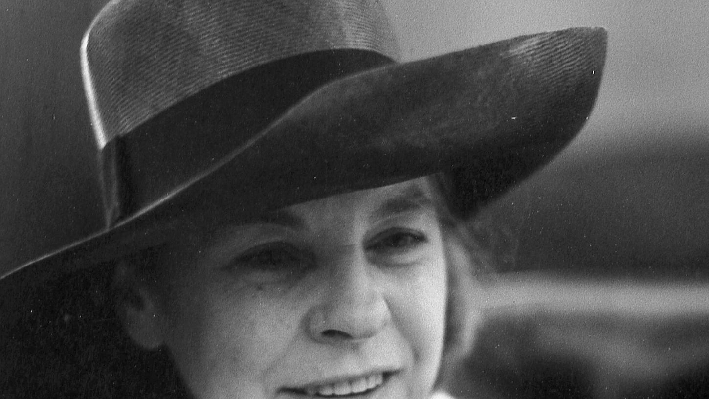 Von einem verwegenen Greta-Garbo-Hut beschattet, absolvierte die Schriftstellerin Mary McCarthy („Die Clique“, „Vietnam“, „Hanoi“) mit eiserner Kondition Nürnberg in drei Tagen.