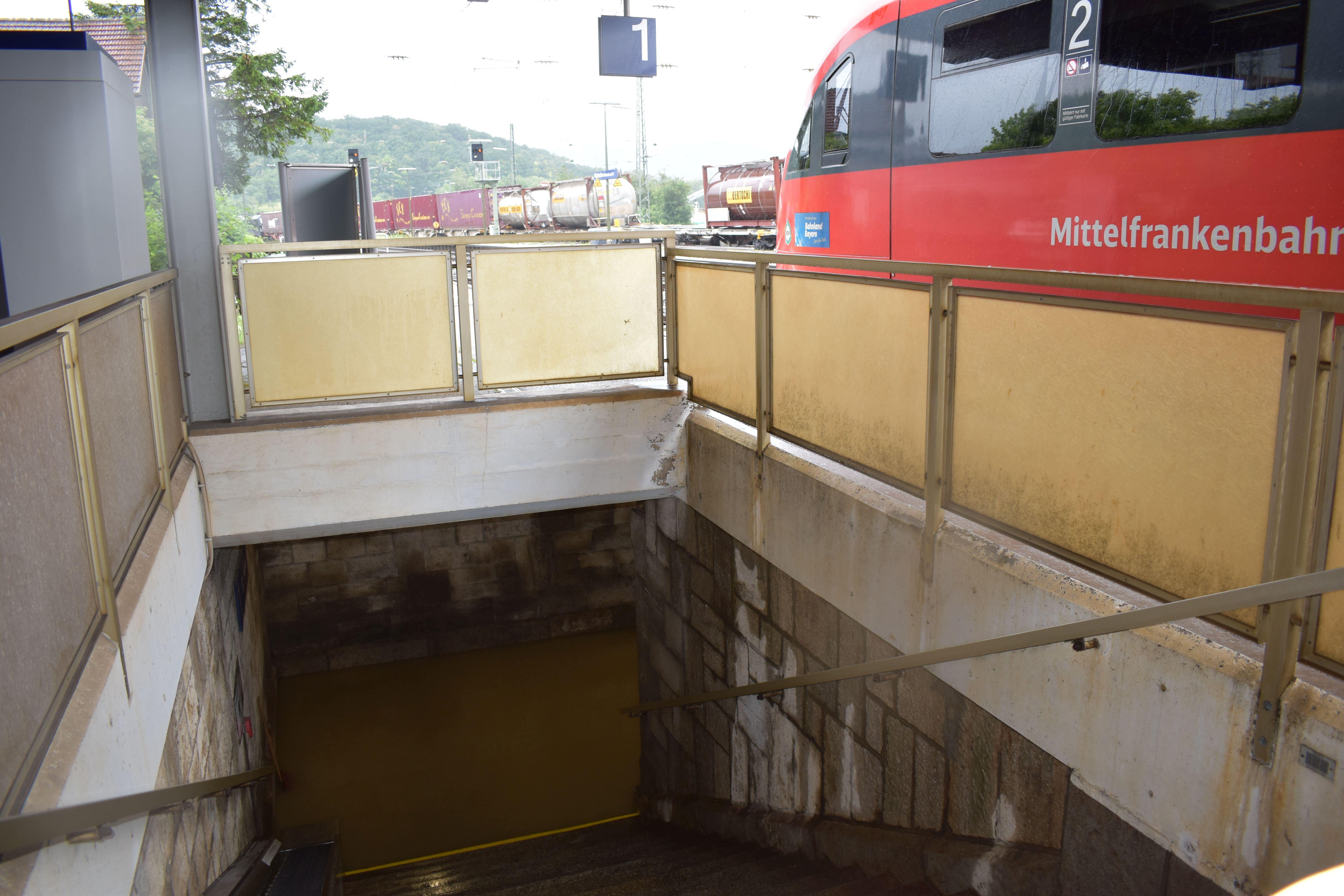 Auch in den unterirdischen Gängen am Bahnhof stand das Wasser. 
