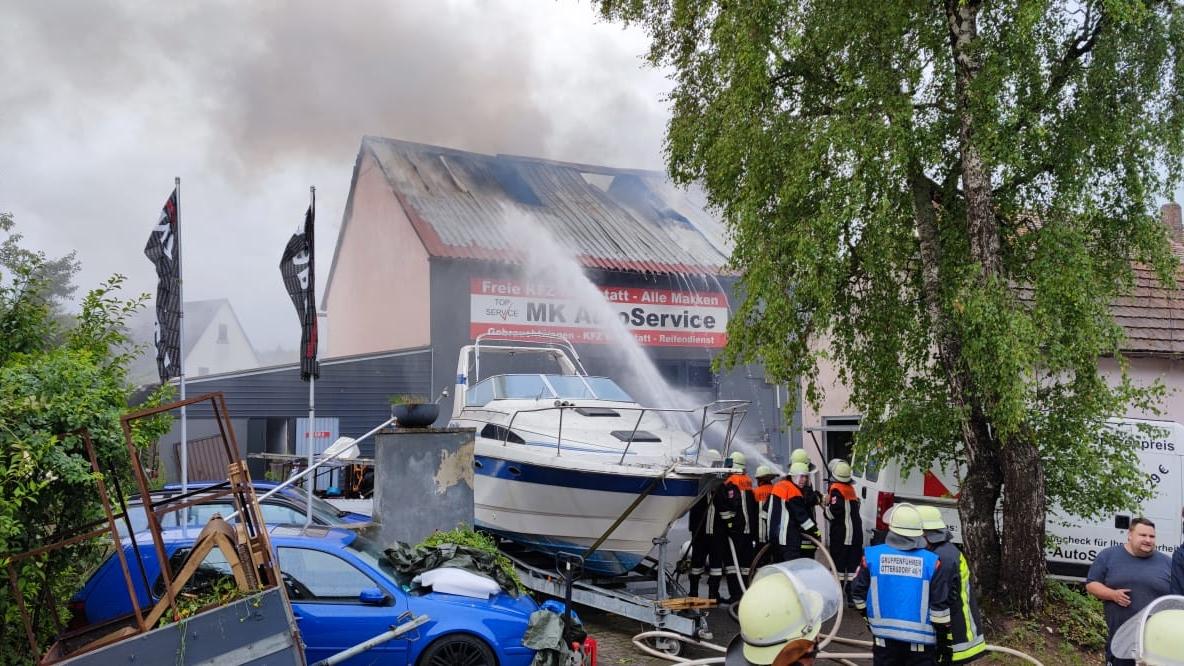 Büchenbach-Tennenlohe: Feuer im Dachstuhl Büchenbach-Tennenlohe: Feuer im Dachstuhl