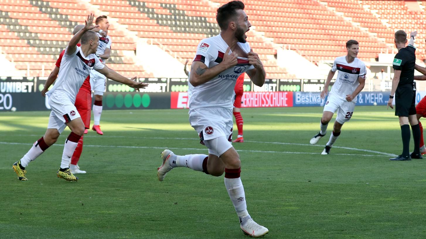 Sein erstes Pflichtspieltor für den 1. FC Nürnberg: Fabian Schleusener, außer Rand und Band.