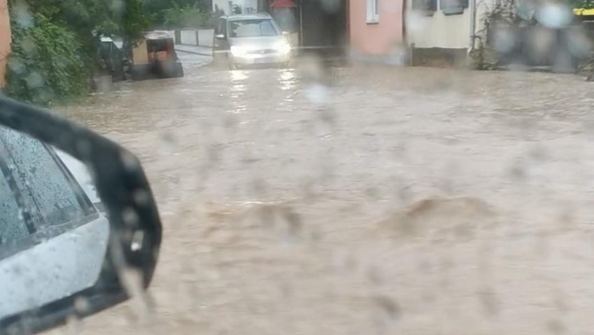 Wassermassen ohne Ende in Frankens Städten: So heftig trifft das Unwetter unsere User