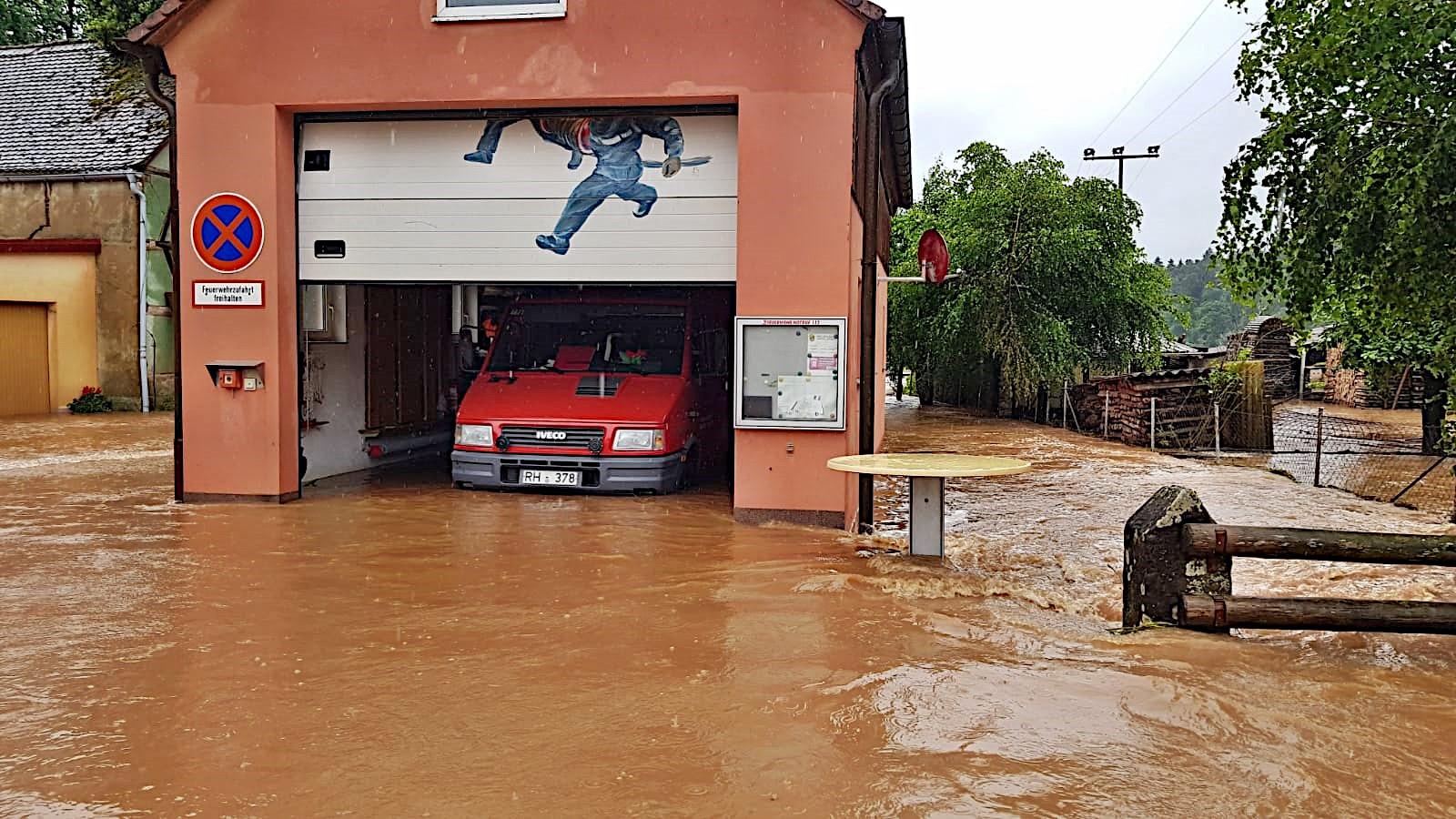 Den Ort Hengdorf bei Rohr im nördlichen Landkreis Roth traf der Starkregen heftig.